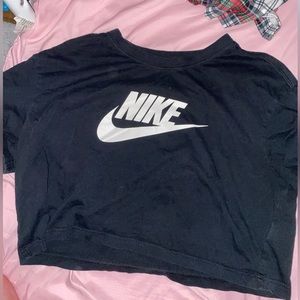 Promise there is no stains, my camera just had a glare I’ll send better pics